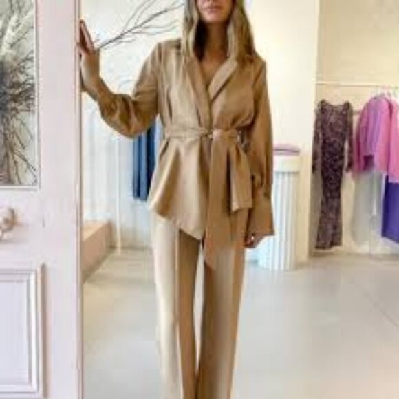 Viktoria And Woods Womens Top US Size 0 Tan Sinclair Wrap Belt Long Sleeve - Picture 7 of 7